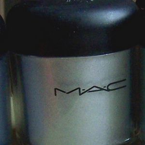 MAC Pigment - Lark About (Limited Edition Naughty Nauticals Collection)