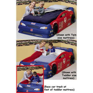 Step2 743400 Stock Car Convertible Bed