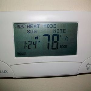 Lux TX9000TS-004 Touch Screen 7 Day Programmable Thermostat